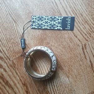 NWT Lavish Cuff Bracelet ❤ Gold and Cream ❤